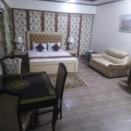 Premier Inn Davis Road Lahore Bagian luar foto