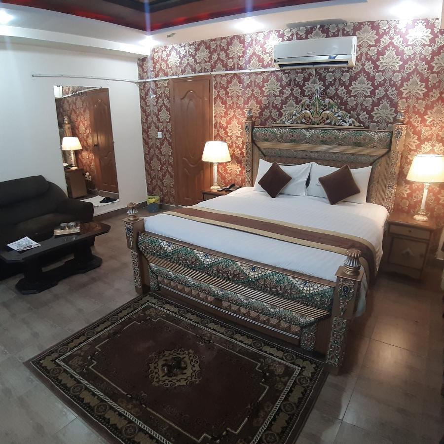 Premier Inn Davis Road Lahore Bagian luar foto