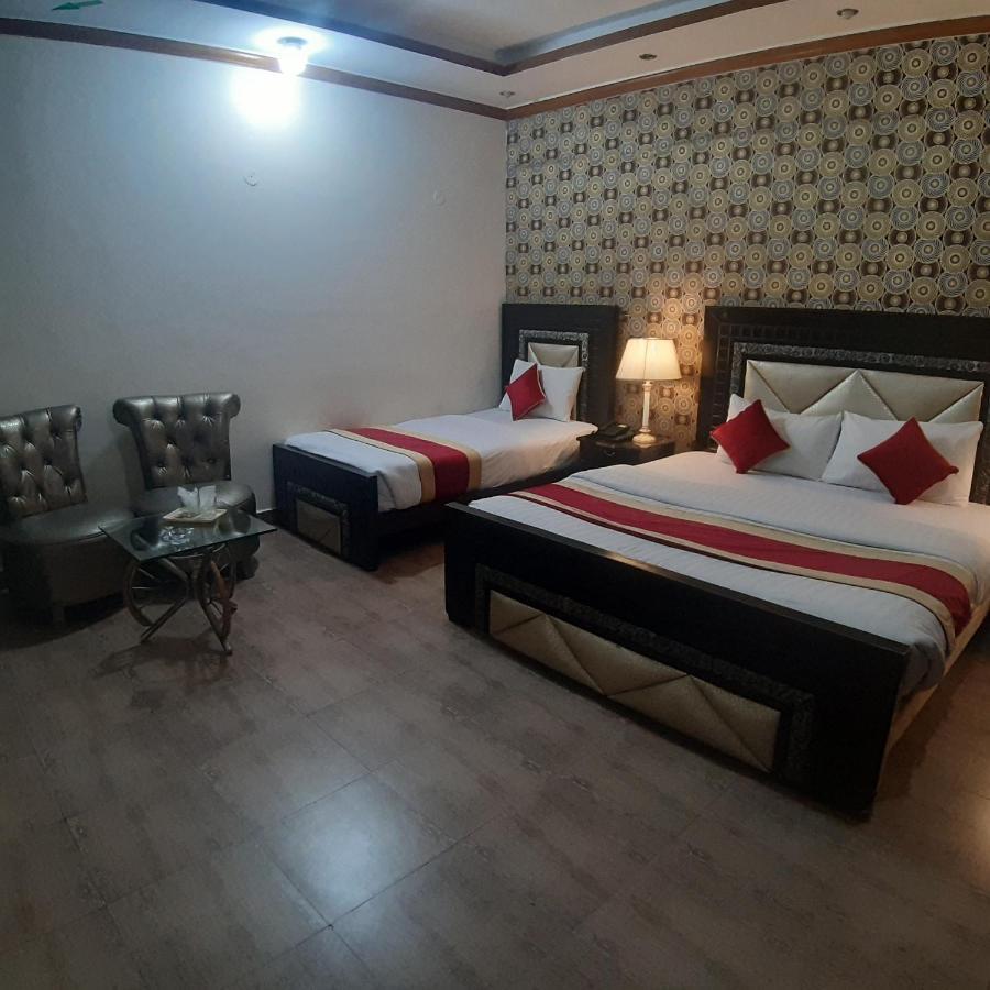 Premier Inn Davis Road Lahore Bagian luar foto