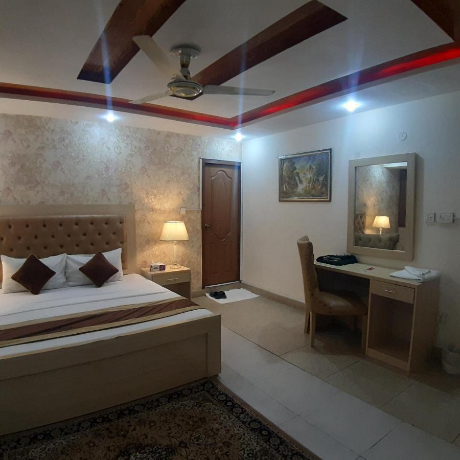Premier Inn Davis Road Lahore Bagian luar foto