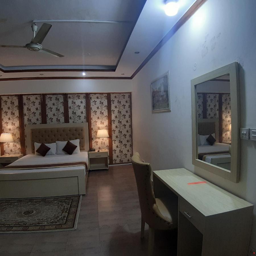 Premier Inn Davis Road Lahore Bagian luar foto