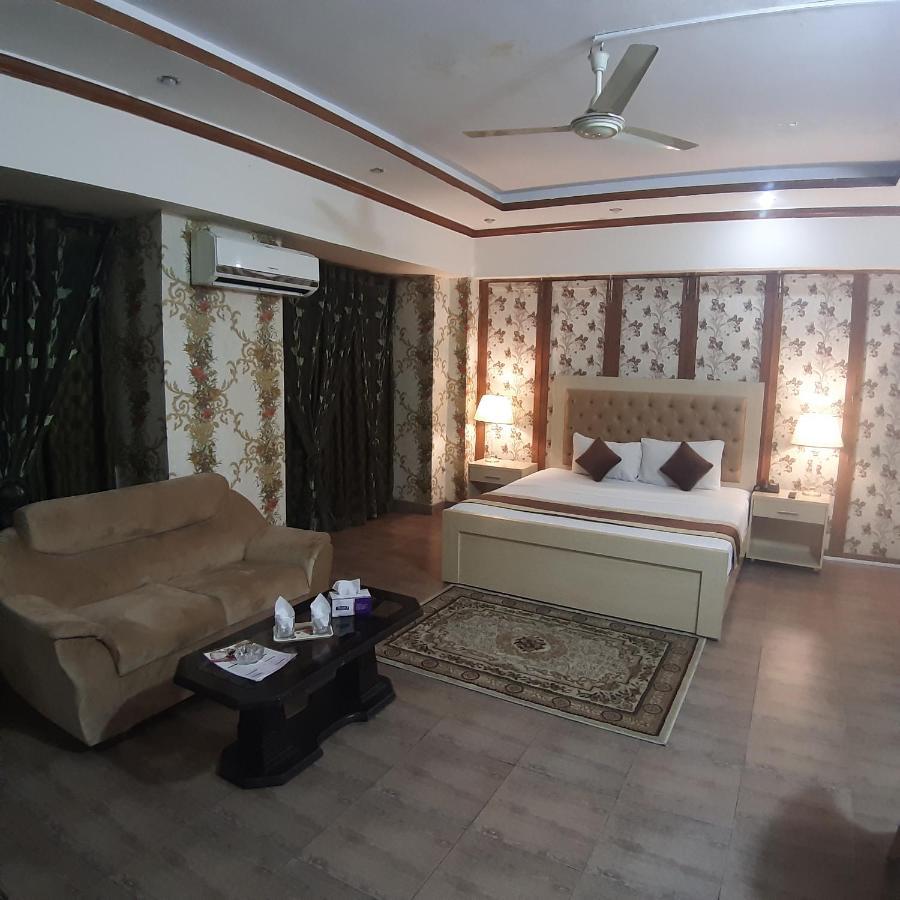 Premier Inn Davis Road Lahore Bagian luar foto