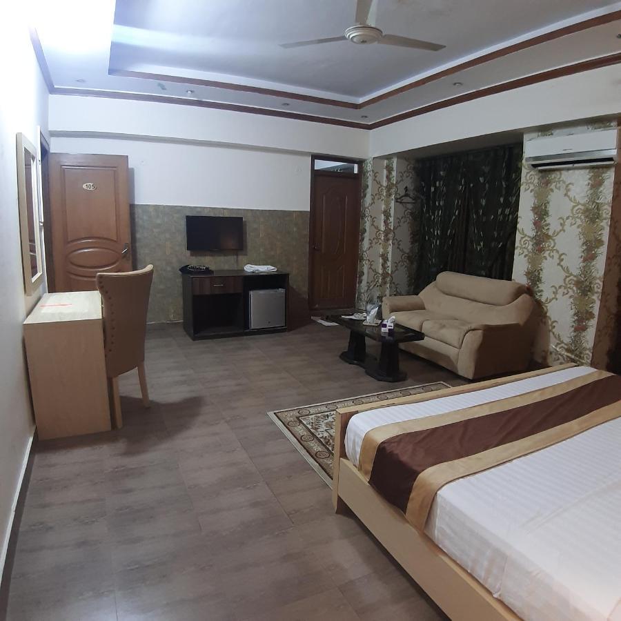 Premier Inn Davis Road Lahore Bagian luar foto