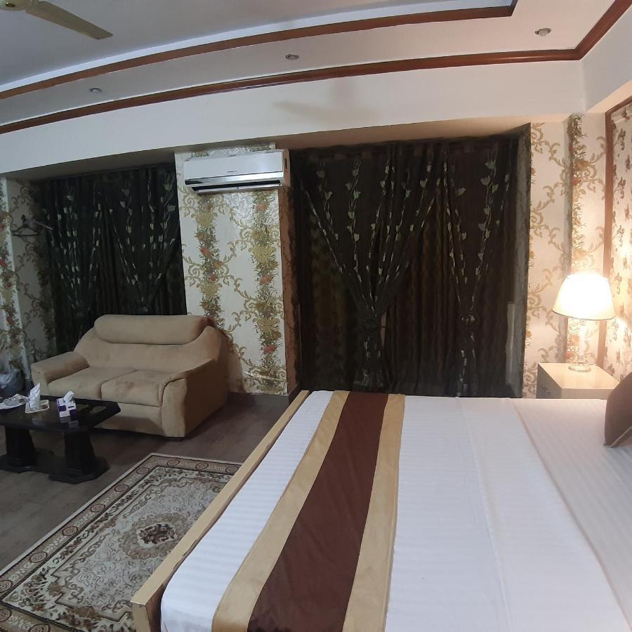 Premier Inn Davis Road Lahore Bagian luar foto