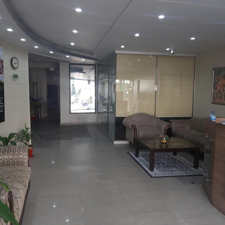 Premier Inn Davis Road Lahore Bagian luar foto