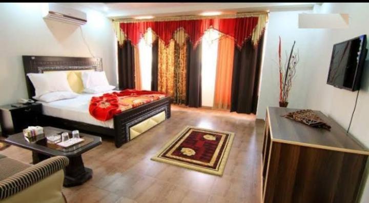 Premier Inn Davis Road Lahore Bagian luar foto