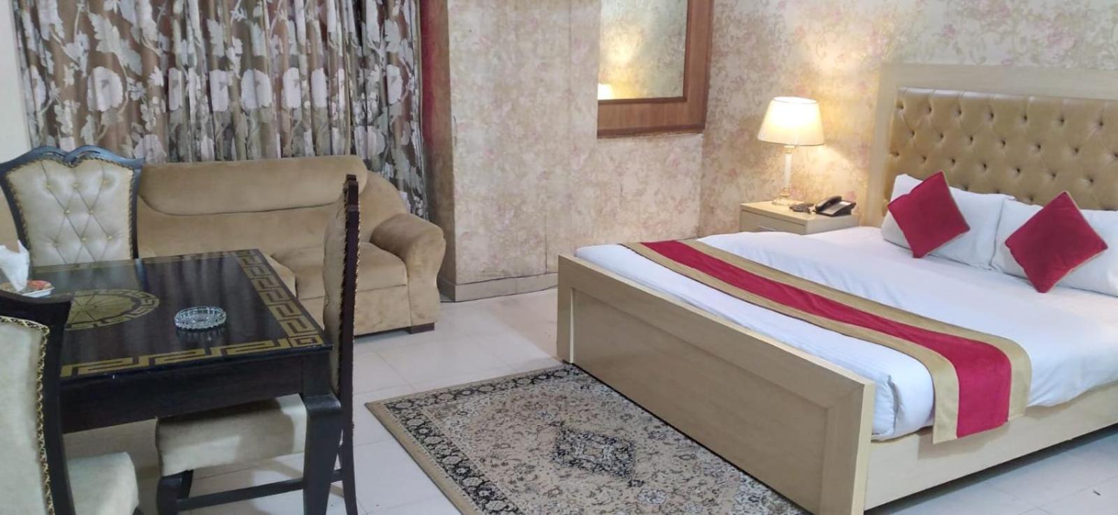 Premier Inn Davis Road Lahore Bagian luar foto