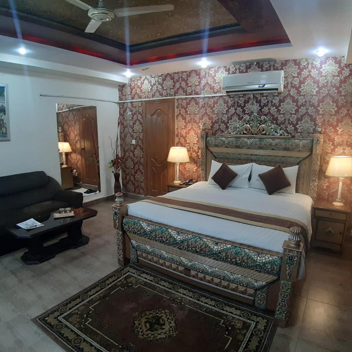 Premier Inn Davis Road Lahore Bagian luar foto