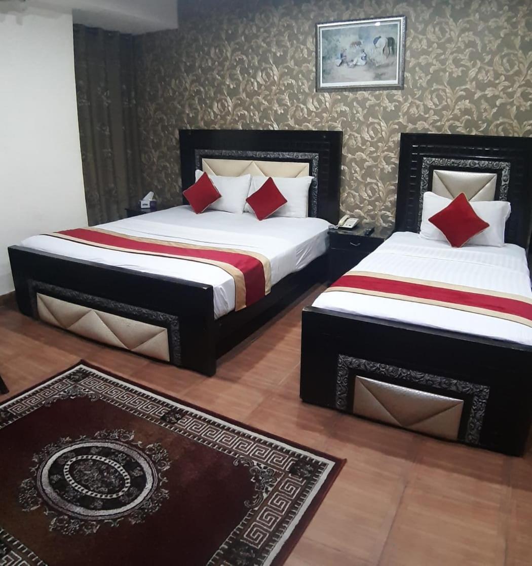 Premier Inn Davis Road Lahore Bagian luar foto