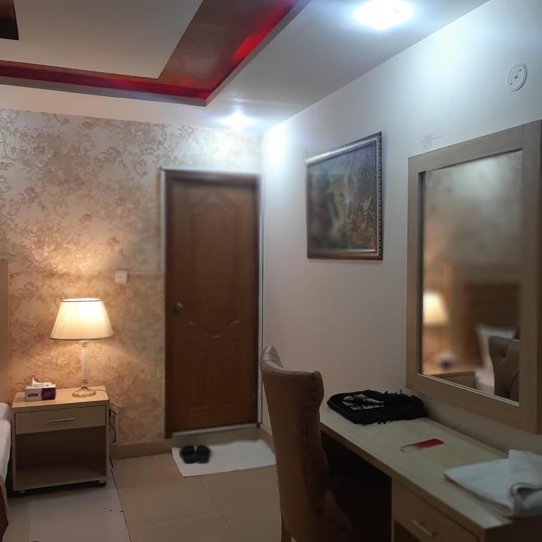 Premier Inn Davis Road Lahore Bagian luar foto