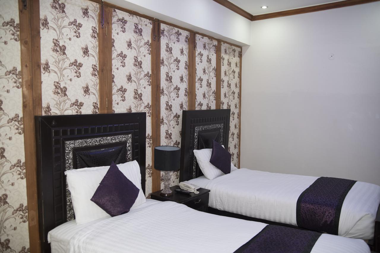 Premier Inn Davis Road Lahore Bagian luar foto