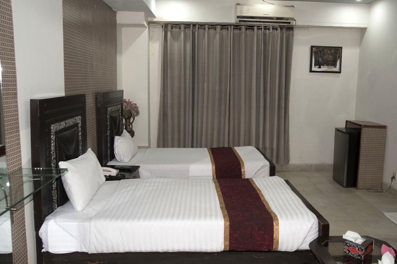 Premier Inn Davis Road Lahore Bagian luar foto
