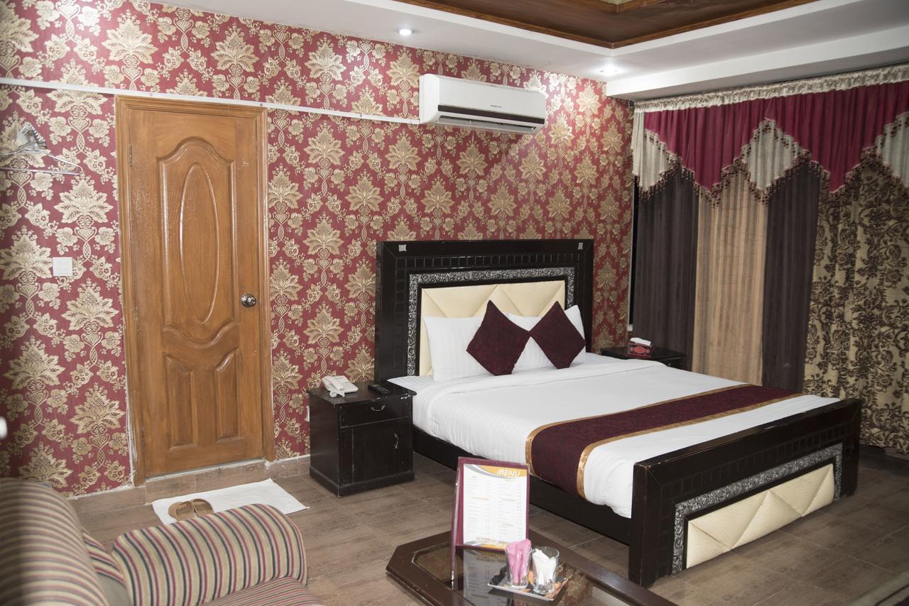 Premier Inn Davis Road Lahore Bagian luar foto