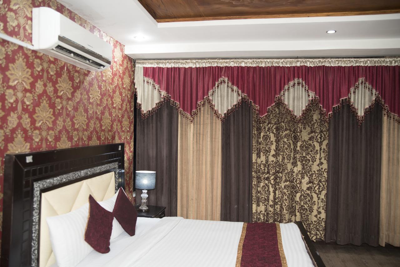 Premier Inn Davis Road Lahore Bagian luar foto