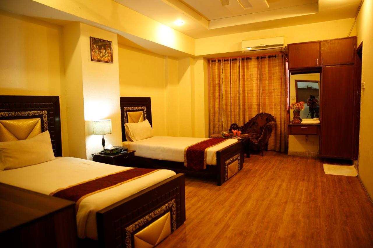 Premier Inn Davis Road Lahore Bagian luar foto