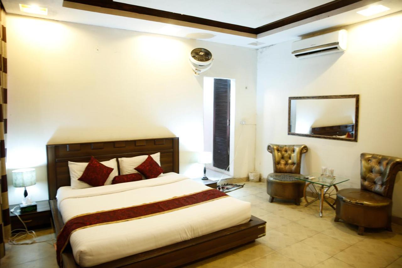 Premier Inn Davis Road Lahore Bagian luar foto