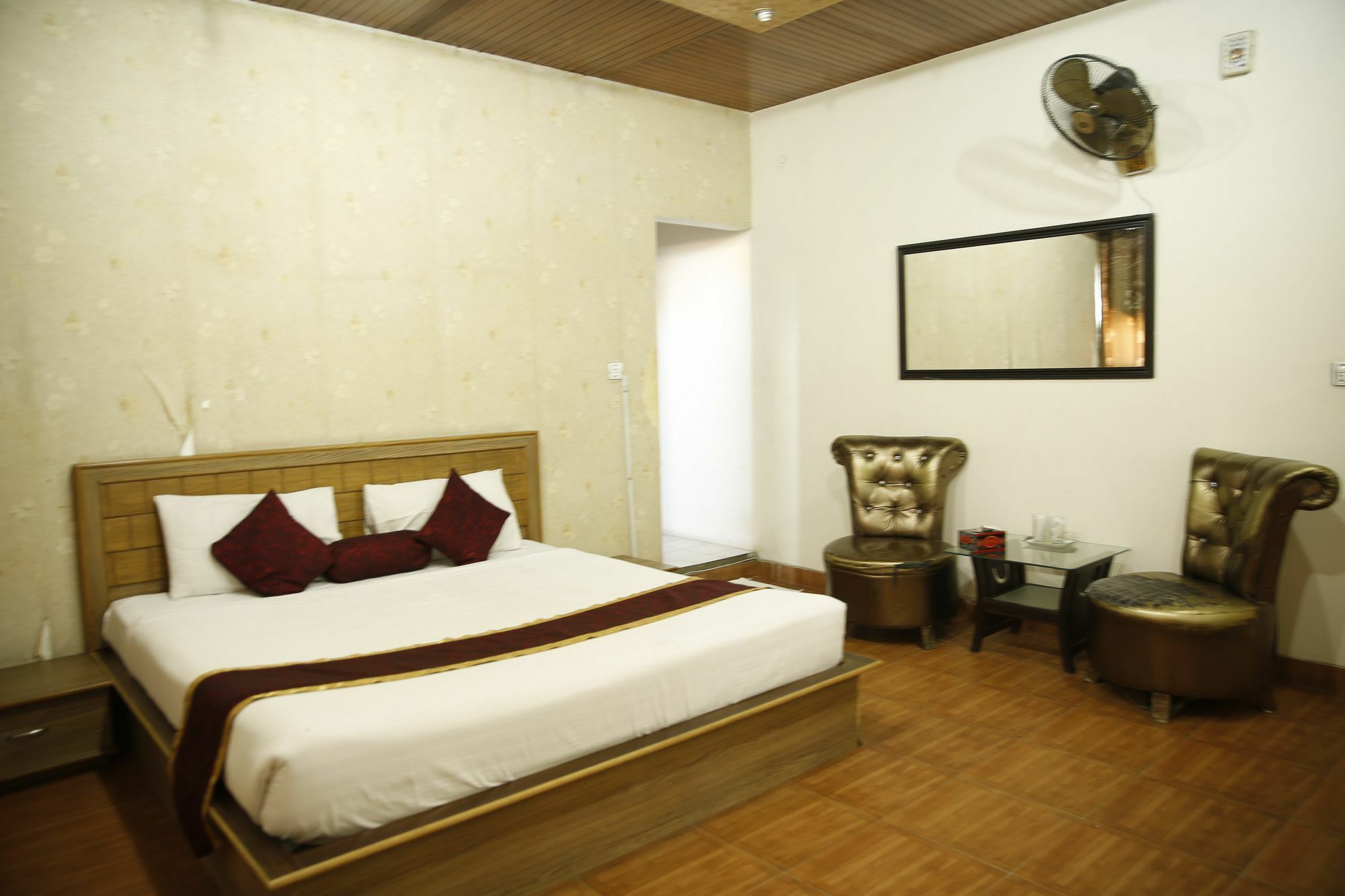 Premier Inn Davis Road Lahore Bagian luar foto